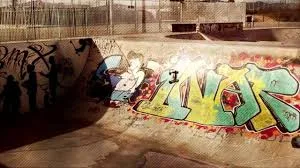 Ver volar a este pequeño en un Skate Park no te dejará indiferente ...