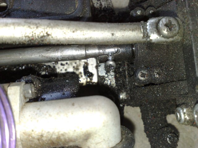 Bycmo reparado con un tornillo